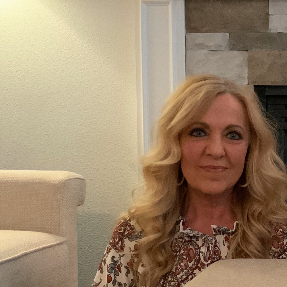 Meet your Posher, Elaine